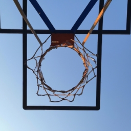 篮筐怎么要挂网(篮球是一项充满激情和活力的运动，最让人期待的就是那一刻，当皮球从手中放出，狠狠地飞向