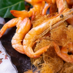 虾片是什么(虾片是一种大众化的零食。虾片以鲜美多汁的海鲜虾类为原材料，通过特殊的工艺加工而成。它的口