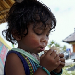 巴厘岛小孩子吃什么(探寻巴厘岛小孩子的美食世界)
