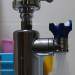 纯水机和净水器哪个好(纯水与净水之争：到底纯水机和净水器哪个更好？)