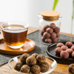 茶蜡 什么东西(茶蜡是一种常见的天然蜡质，其主要来源于茶树的茶油。茶蜡通常呈黄色或棕色固体，具有优异的