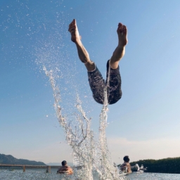 男生跳水为什么(男生跳水的魅力——为什么我们喜欢看他们跳水？)