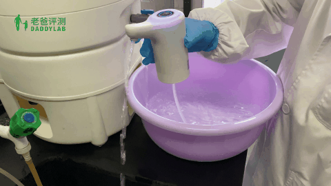 饮水机里的水到底有多脏定期清洗能让它变干净吗