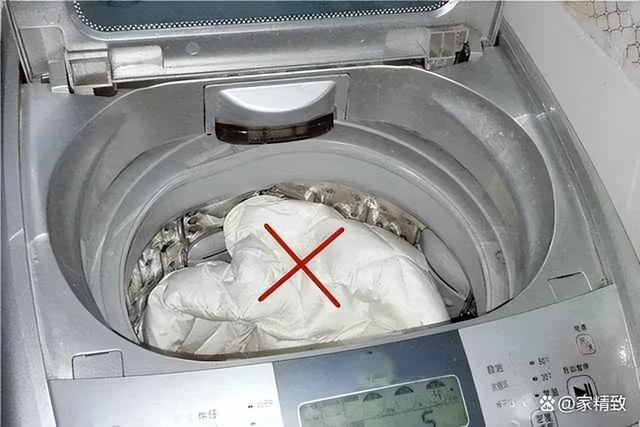羽绒服放洗衣机会爆炸家里阿姨教你这样洗比干洗店干净