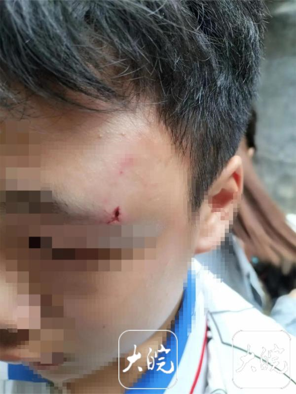 初二男生在学校被老师丈夫刺伤湖南一学校最新回应