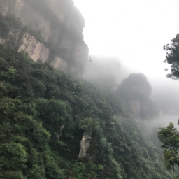 景点旅游(桂林山水甲天下，自古便有“桂林山水甲天下”之称，蜿蜒的漓江，竟然是一道道天然的画卷，描绘出
