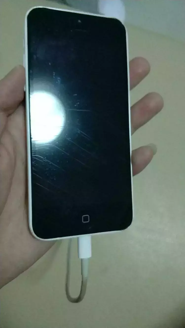 399元白色国行iPhone5c购买体验（苹果5s白色好看还是黑色）