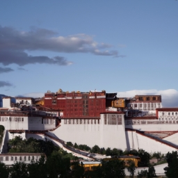 西藏布达拉宫(西藏布达拉宫：为你描绘绝美雪山与神秘信仰)