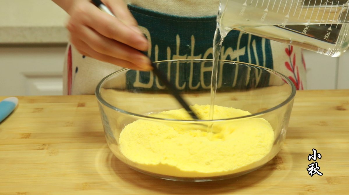 玉米面鸡蛋发糕：松香甜（玉米面鸡蛋发糕的做法）