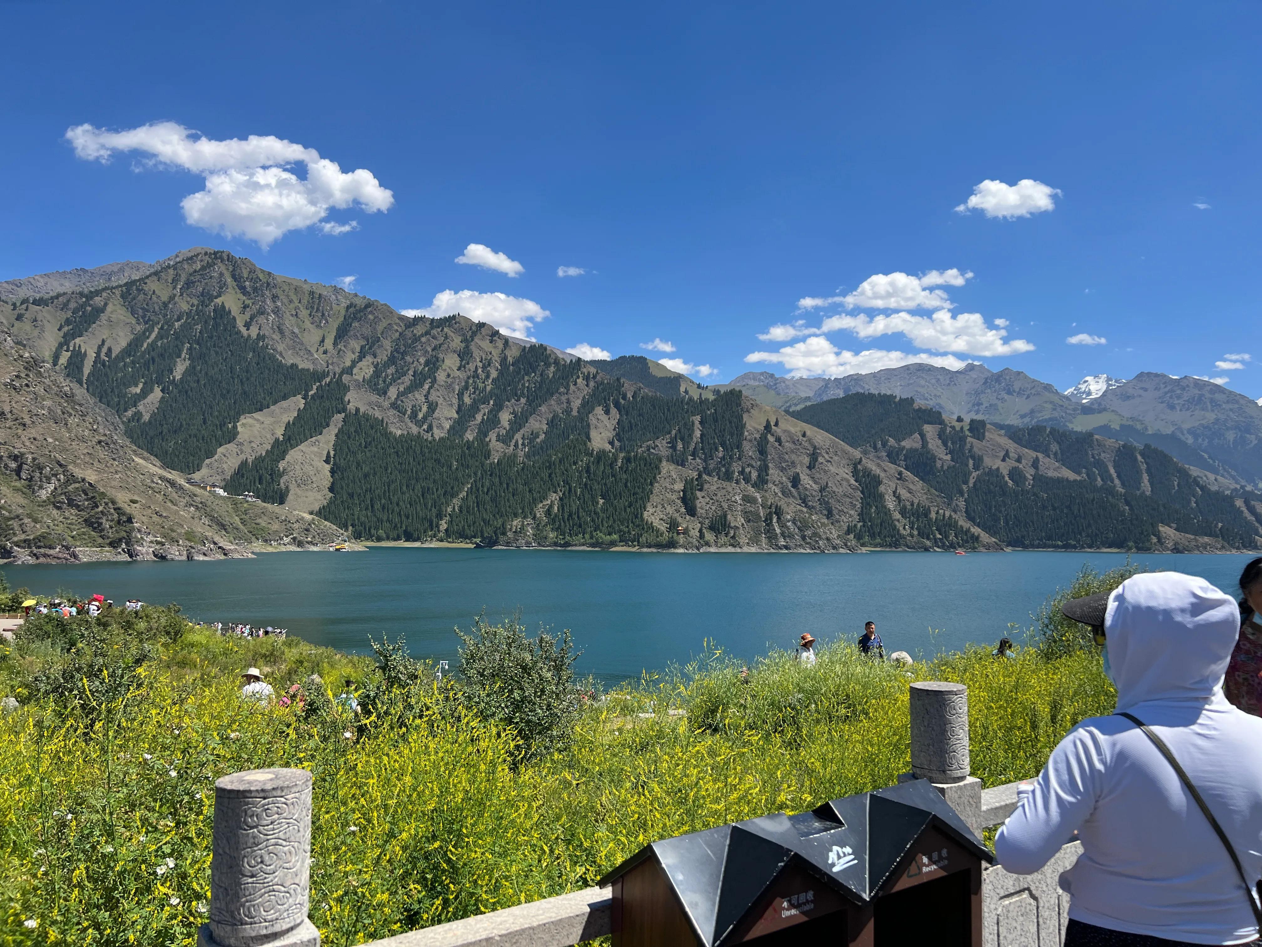 天山天池：新疆胜景（天山天池在新疆哪里）