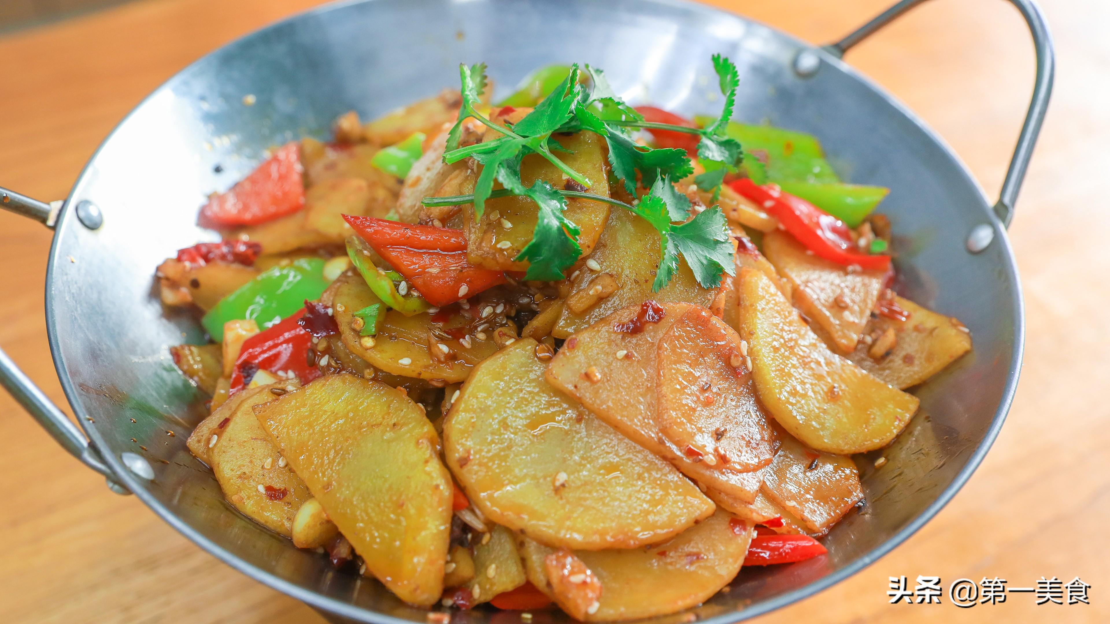 家常干锅土豆，简单美味（黄焖鸡米饭的家常做法方便简单美味营养）