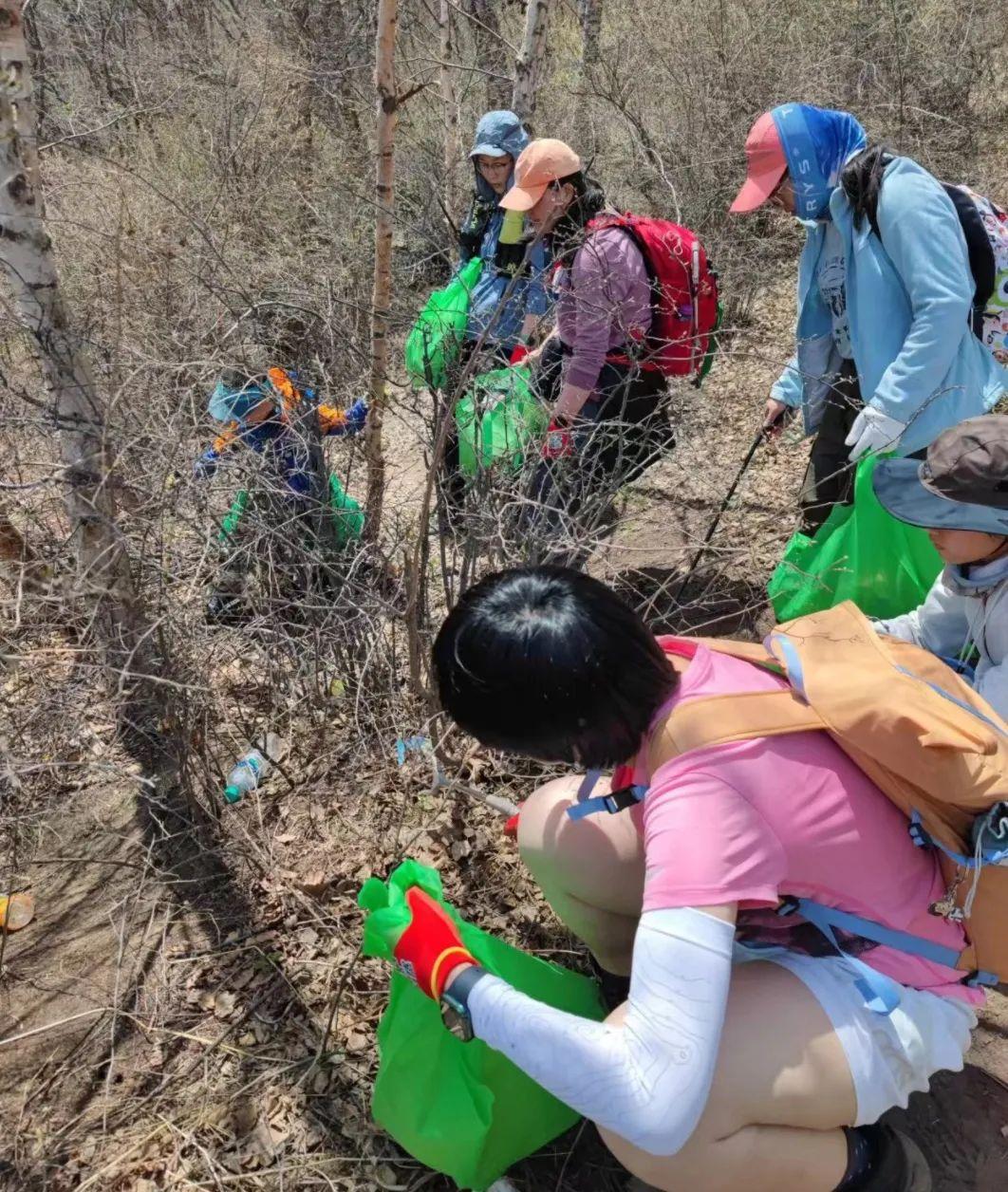 53人徒步清理北京最高峰垃圾（北京最高峰灵山奇观）