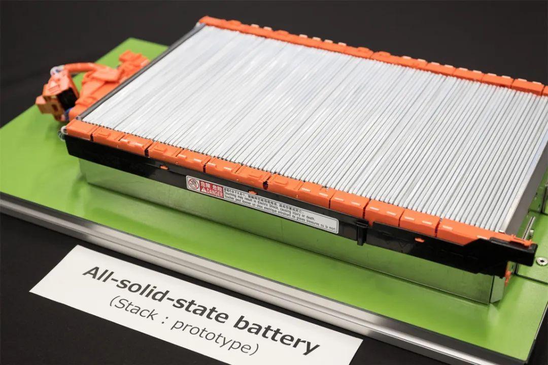 丰田固态电池获重大突破，成本尺寸减半（丰田固态电池技术最新突破）