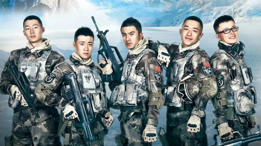 肖顺尧和孙海英主演的军旅剧《雪域雄鹰》受到热烈欢迎，肖顺尧扮演特种兵，孙海英则饰演天野。