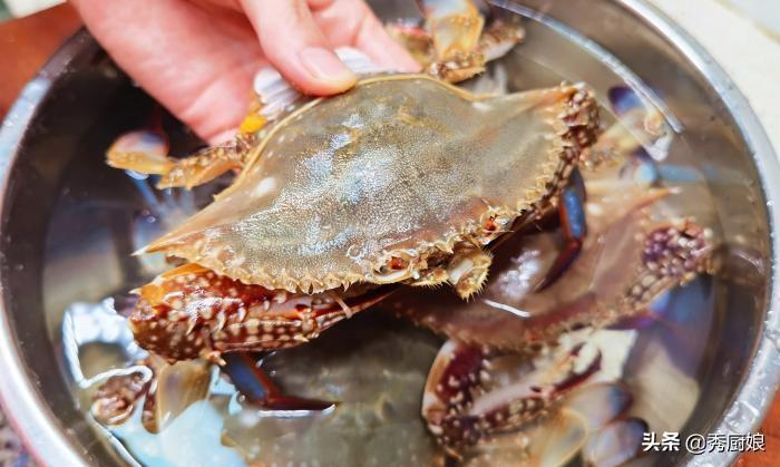如何蒸螃蟹才能保留蟹黄并让肉质更鲜美（如何蒸螃蟹才能保留蟹黄并让肉质更鲜美呢）