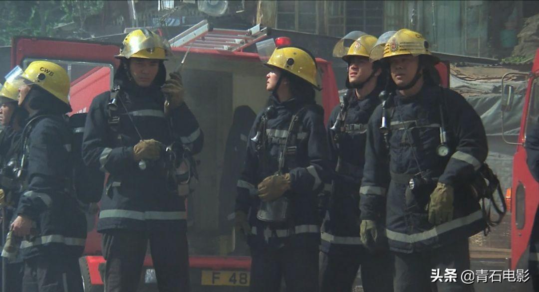 杜琪峰执导，刘青云、李若彤主演的消防员电影回顾22年前的香港（关于消防员的香港电视剧）