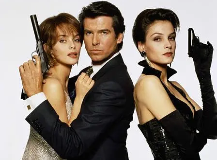 重探皮尔斯·布鲁斯南主演007电影中的邦女郎形象（皮尔斯布鲁斯南版007的形象）